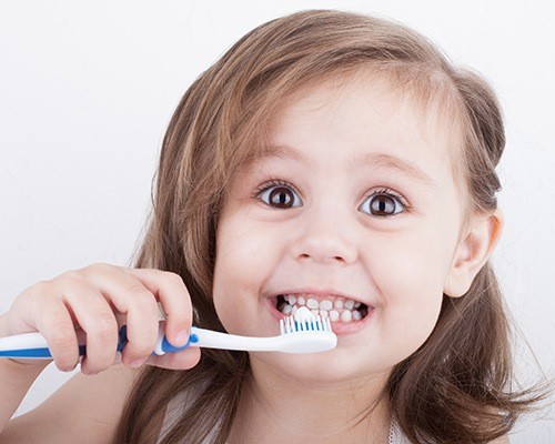 Child brushing her teeth