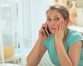 Woman with toothache in Center calling her emergency dentist