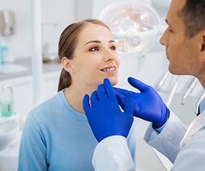 Woman visiting dentist to prevent dental emergencies in Center